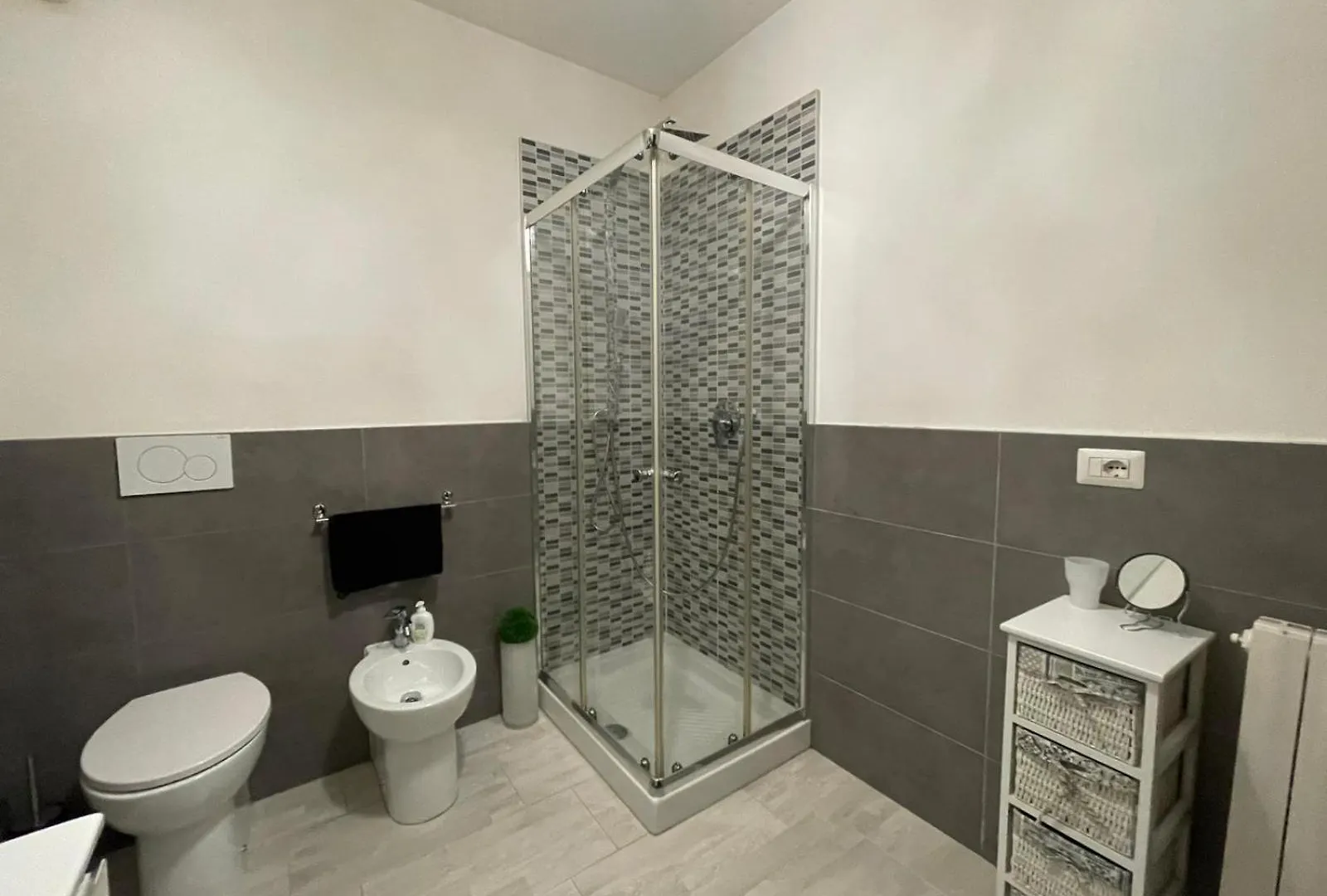 Apartment Citta&Aeroporto Black And White Bergamo Italy